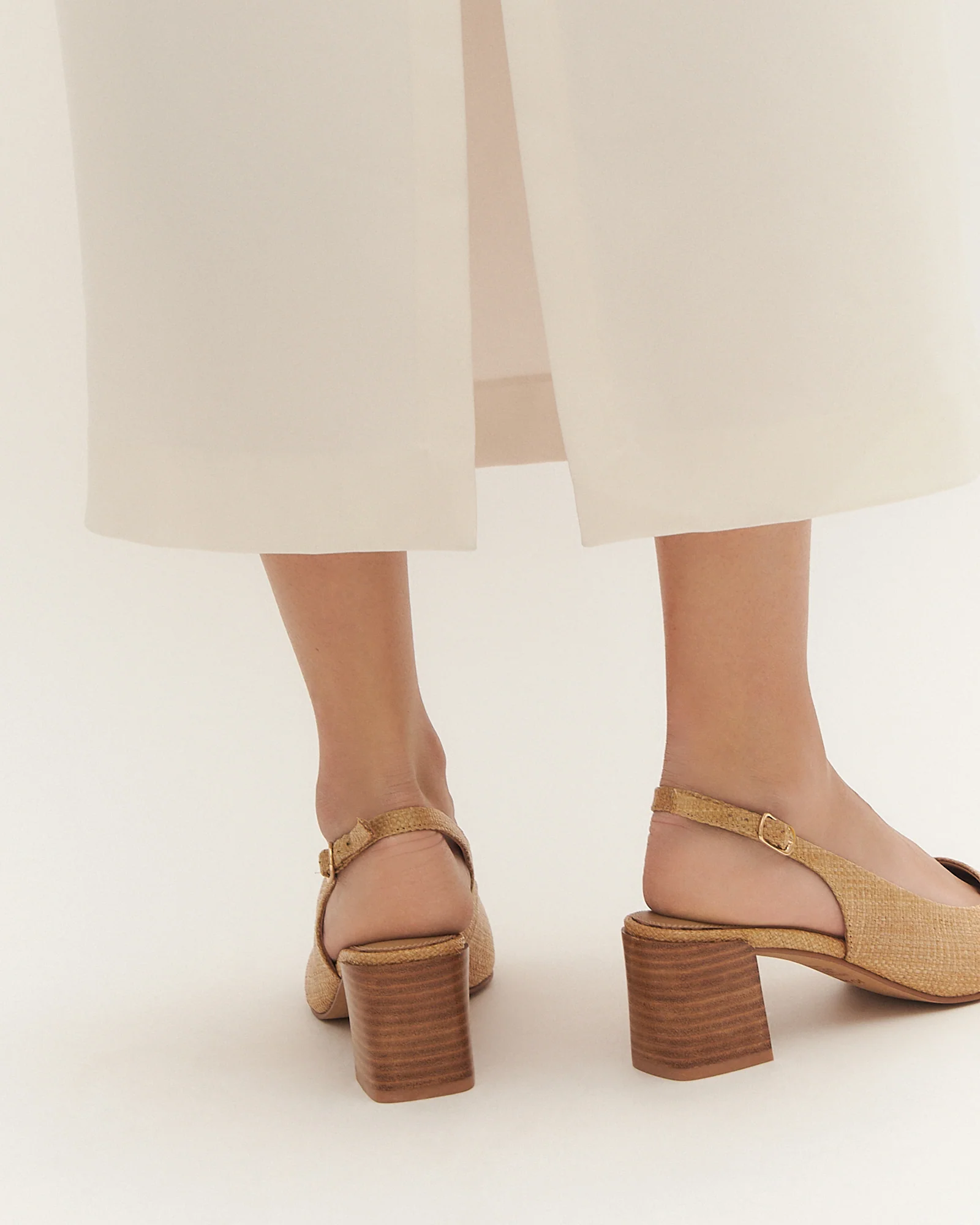 CARA LOW HEELS TAN RAFFIA - Image 7