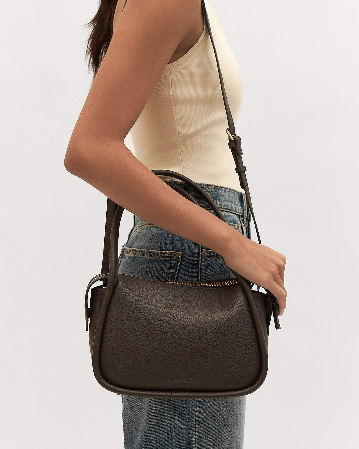 CHASE CROSSBODY BAG BITTER CHOC LEATHER - Image 6