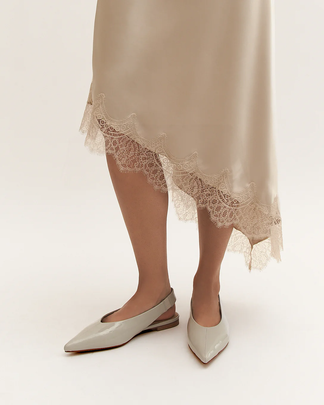 DAPHNE DRESS FLATS DOVE CRINKLE PATENT - Image 7