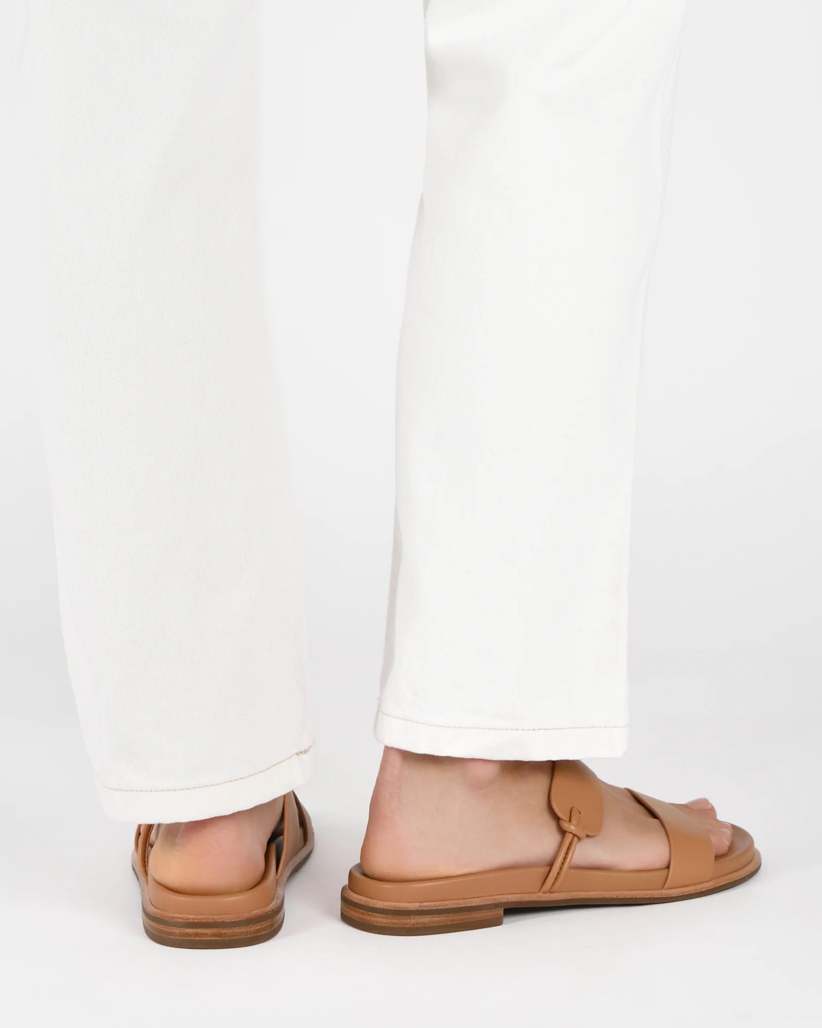 HAYES FLAT SANDALS TOFFEE LEATHER - Image 9