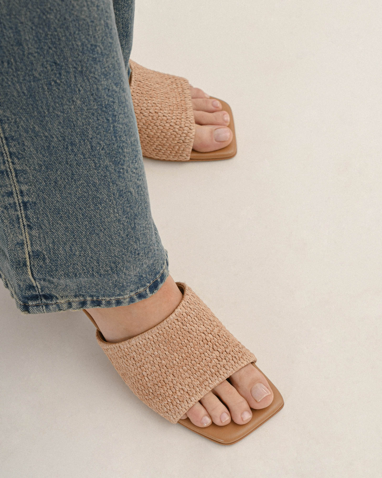HERBIE MID HEEL SANDALS TAN RAFFIA - Image 3
