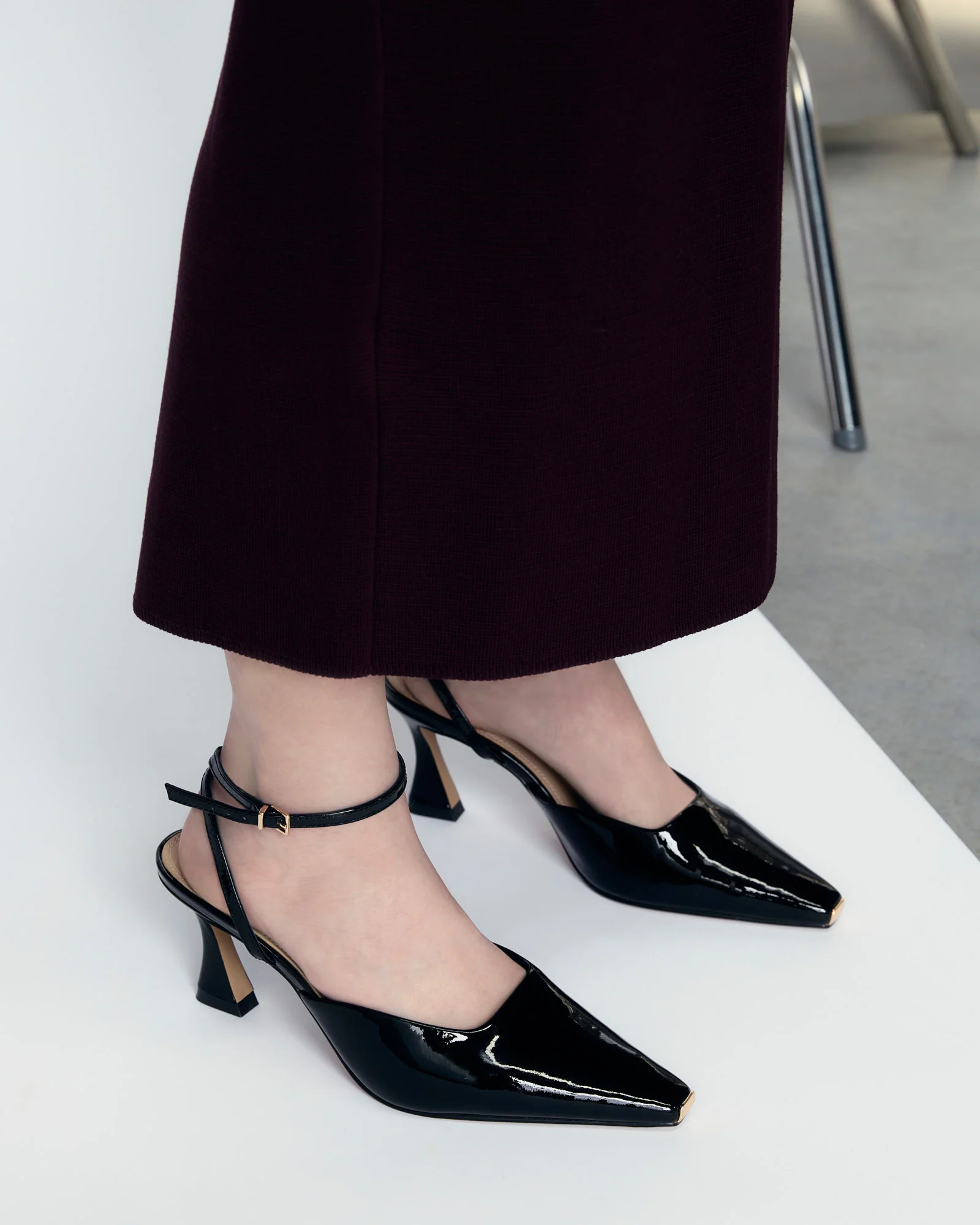 JACQULINE MID HEELS BLACK PATENT - Image 2