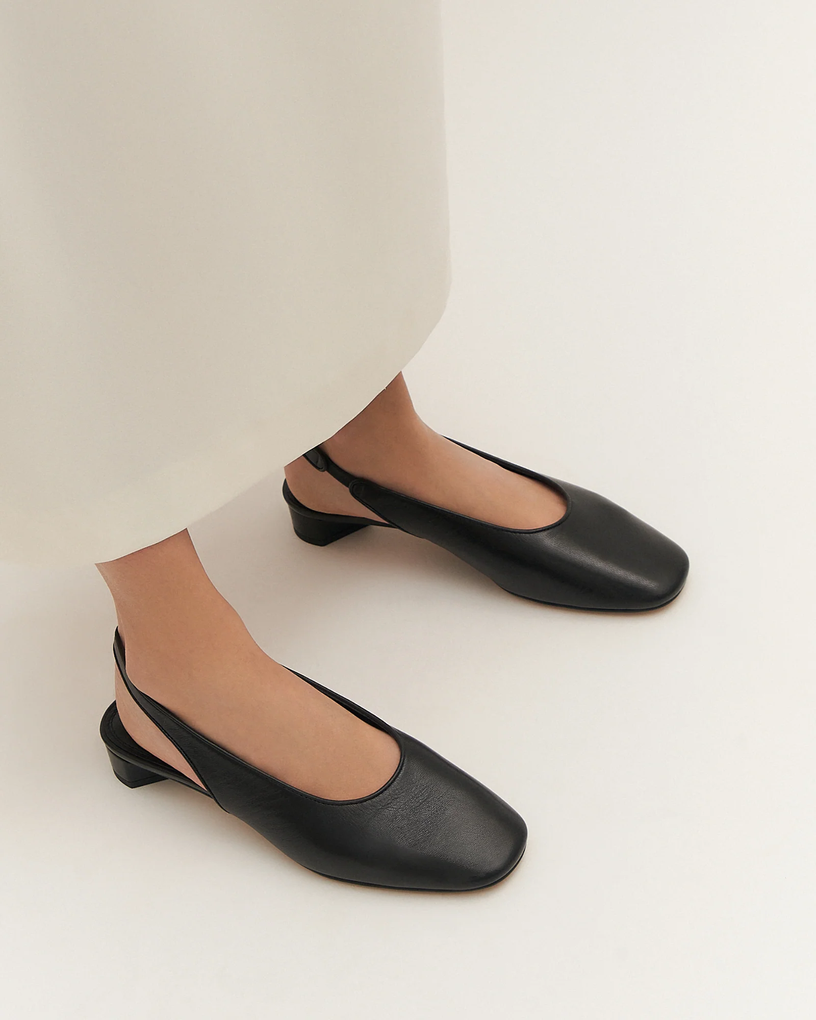 ORBIT LOW HEELS BLACK LEATHER - Image 2