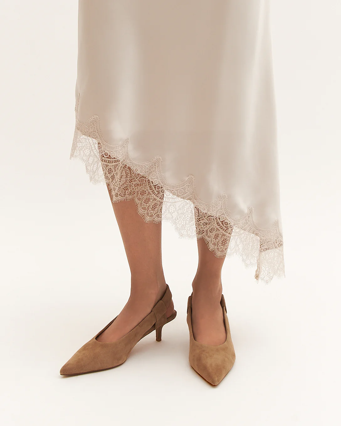 ROSA LOW HEELS LATTE SUEDE - Image 2