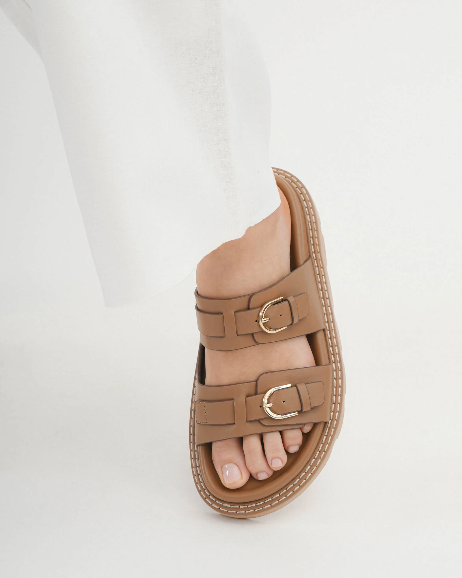 VICHY FLAT SANDALS TAN LEATHER - Image 7